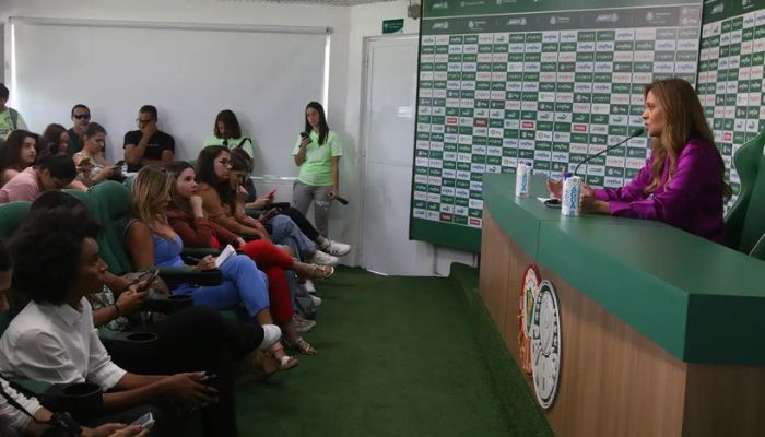 Palmeiras anuncia Abel Ferreira até 2025 em coletiva só para mulheres